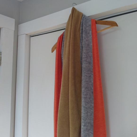 Three-Toned Long Scarf - Picture 3 of 6